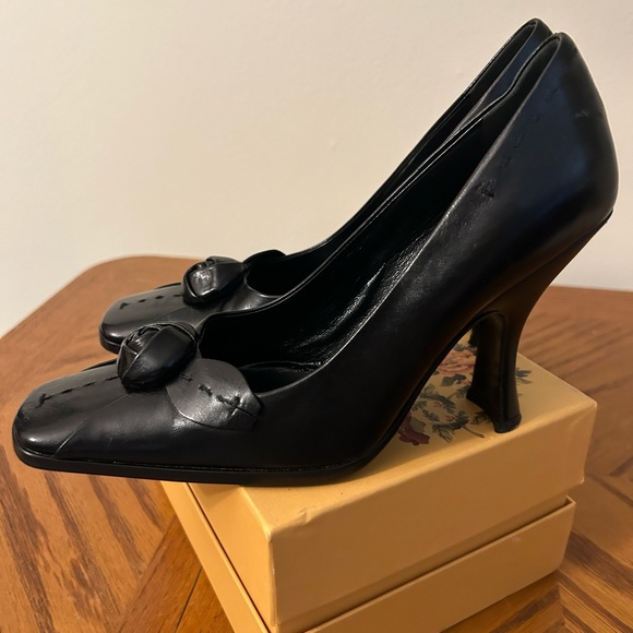 PRADA BLACK PUMPS AUTHENTIC STUNNING VINTAGE RARE ROSETTE DETAILS - Picture 7 of 15